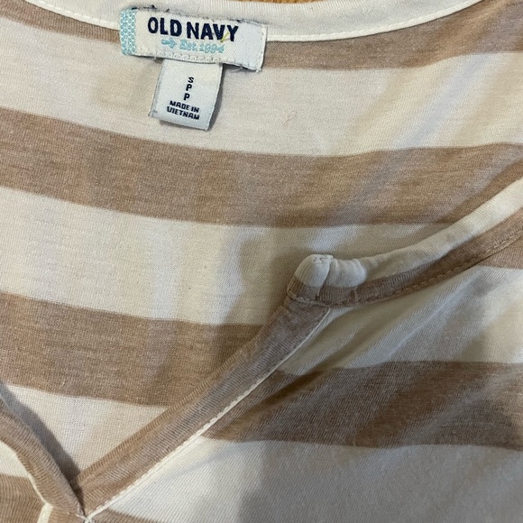 Old navy top - Picture 5 of 5